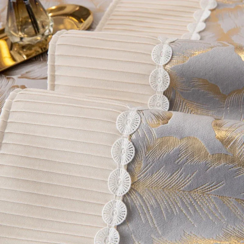 zoom sur la matière de la housse de canapé feuille dorée